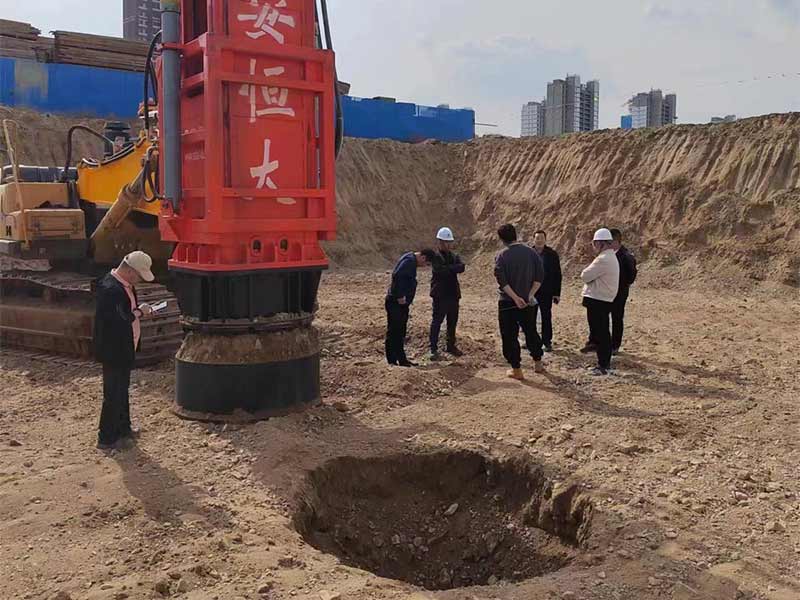 150千焦高速液壓夯實機 150千焦高速液壓夯實機